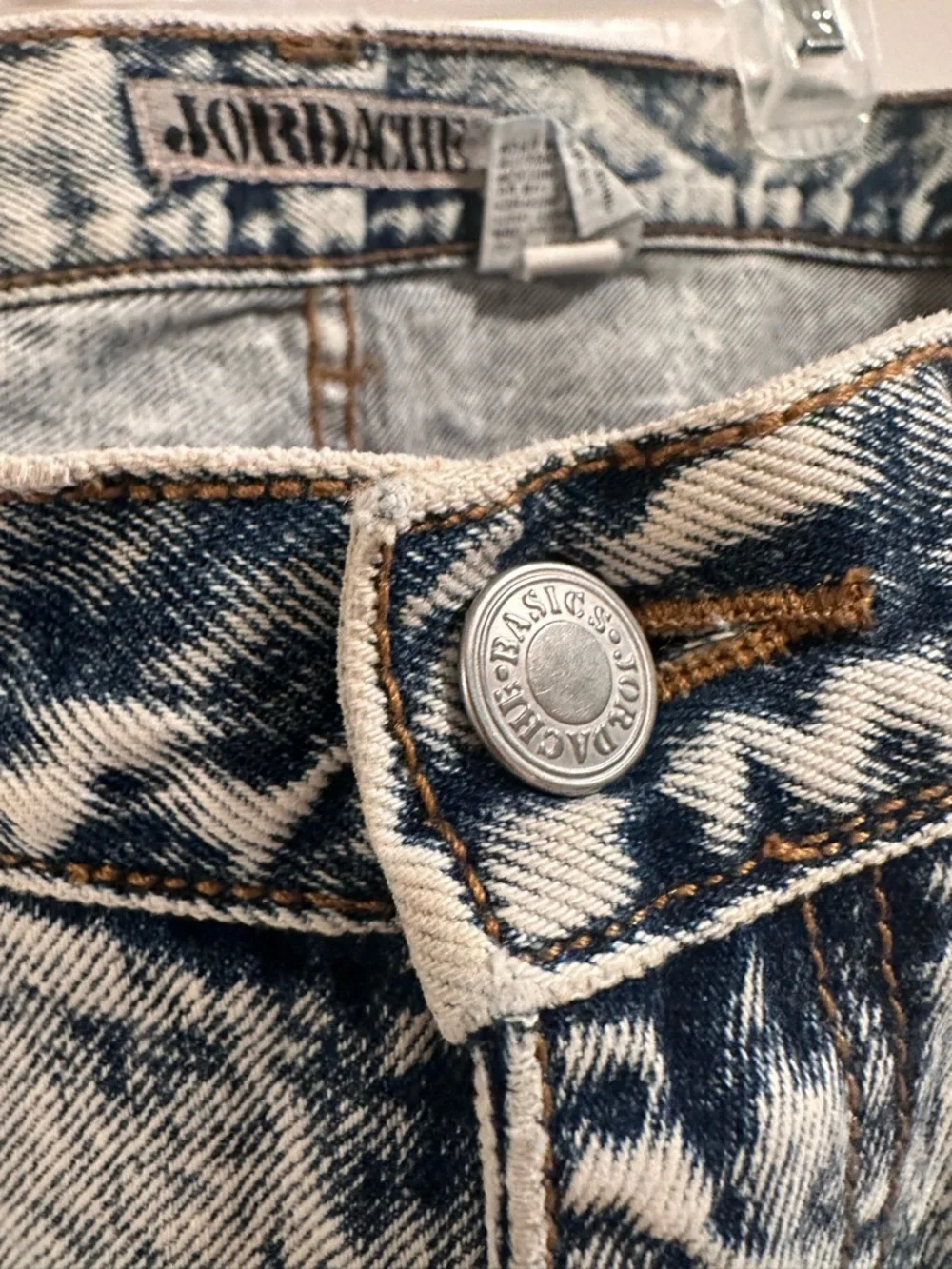 Jordache Men’s Slim Acid Wash Gray Jeans - Picture 6 of 16